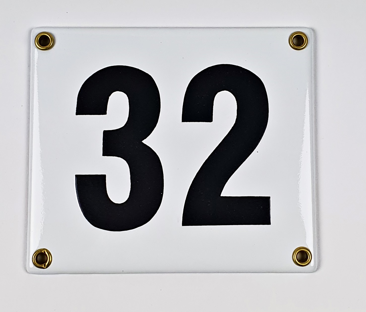 32-blockschrift-o-r Hausnummernschild 32 weiß Blockschrift 14x12 cm Emailleschild