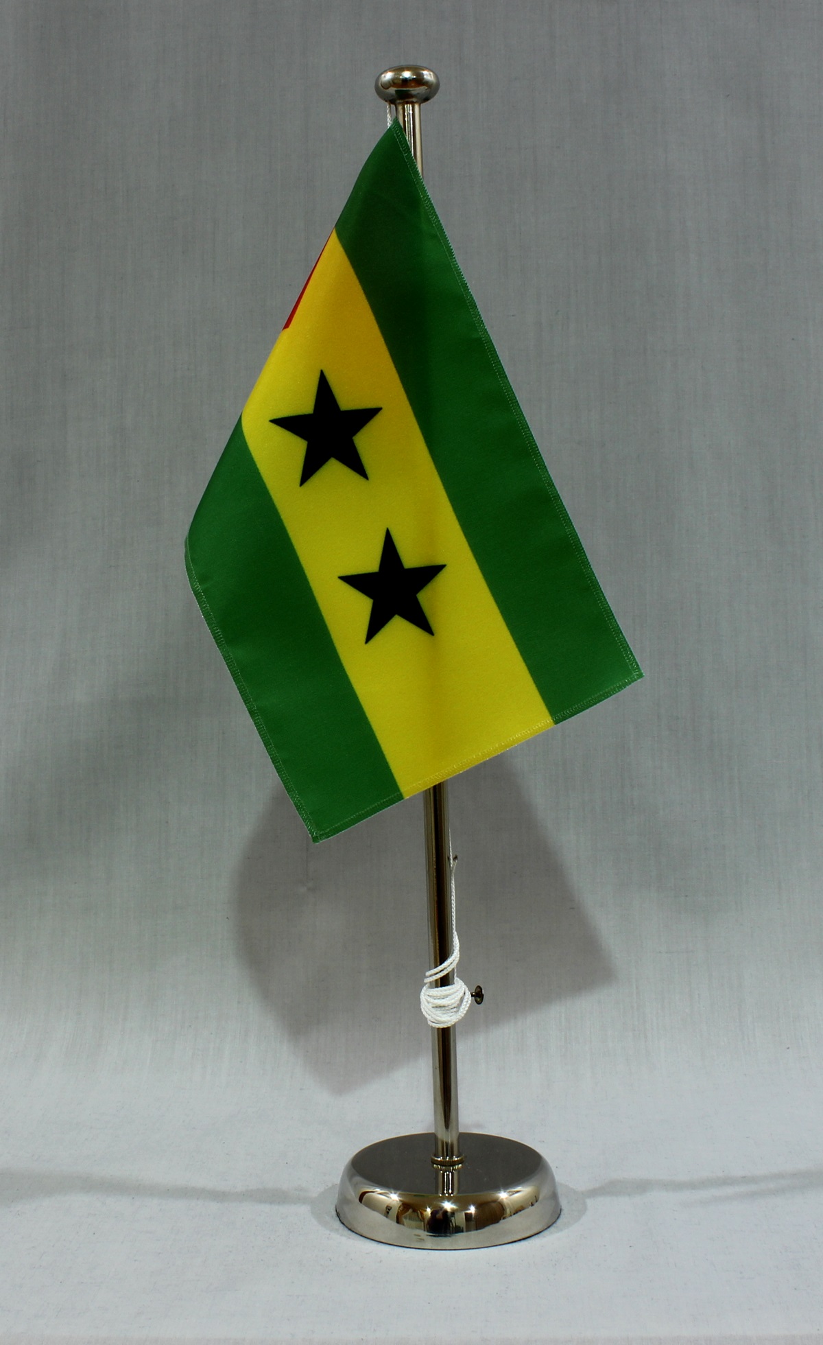 Tischflagge Sao Tome und Principe 25x15 cm optional mit Holz- oder Chromständer Tischfahne Tischfähn