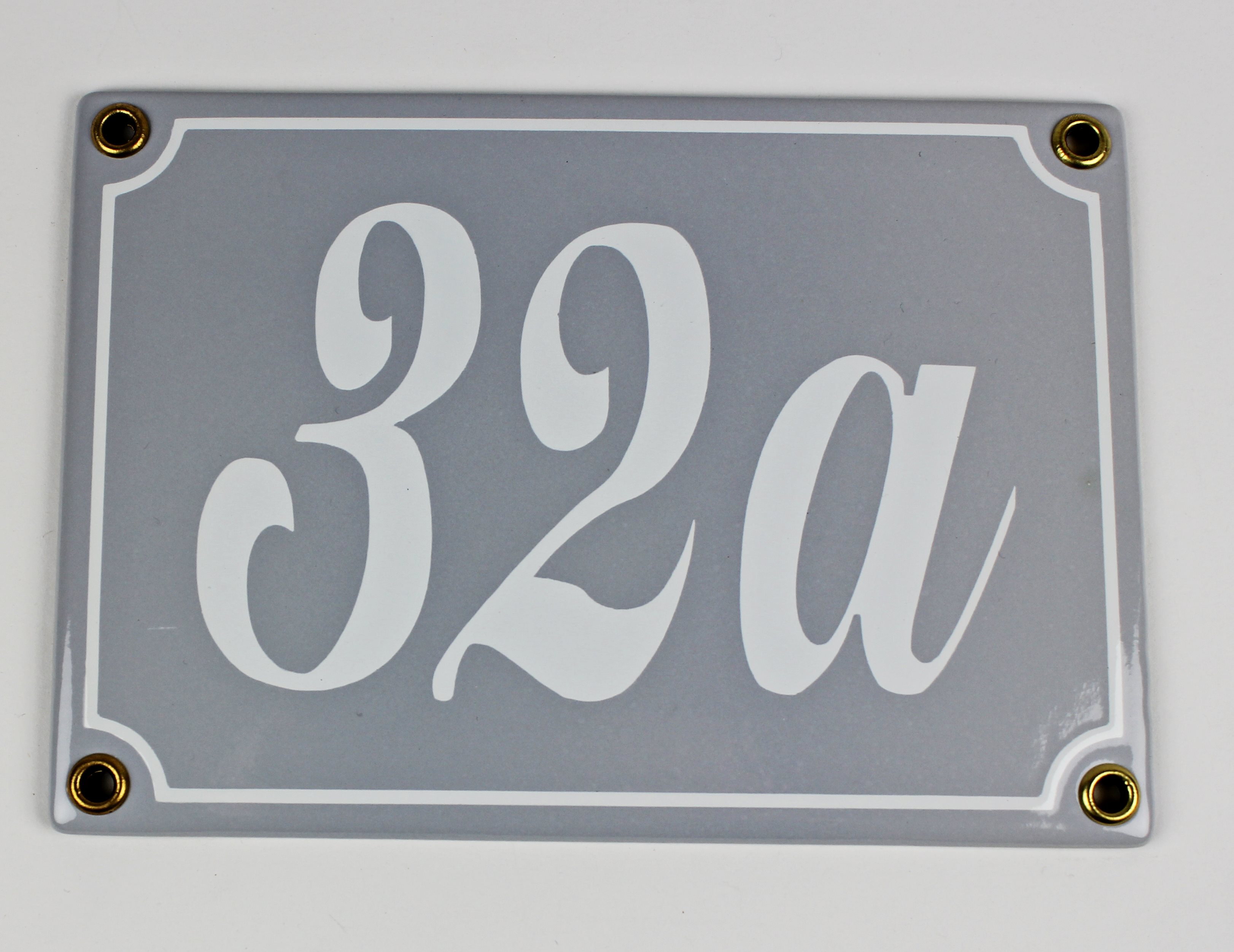 Hausnummernschild 32a grau Schreibschrift 17x12 cm Emailleschild