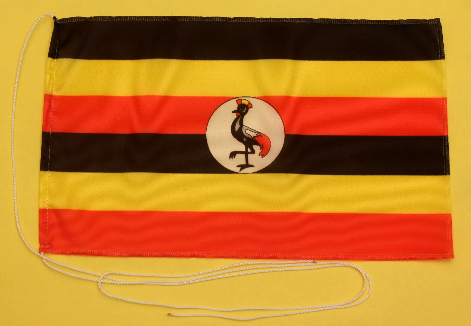 Tischflagge Uganda 25x15 cm optional mit Holz- oder Chromständer Tischfahne Tischfähnchen