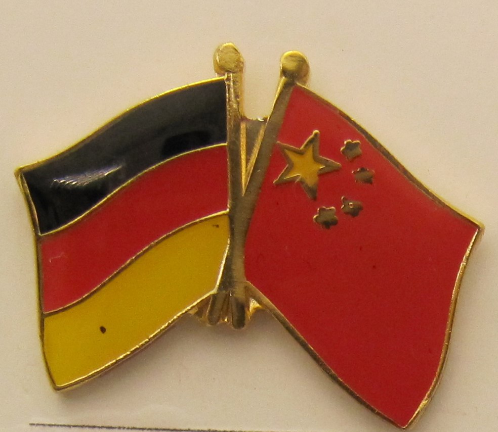 China / Deutschland Freundschafts Pin Anstecker Flagge Fahne Nationalflagge