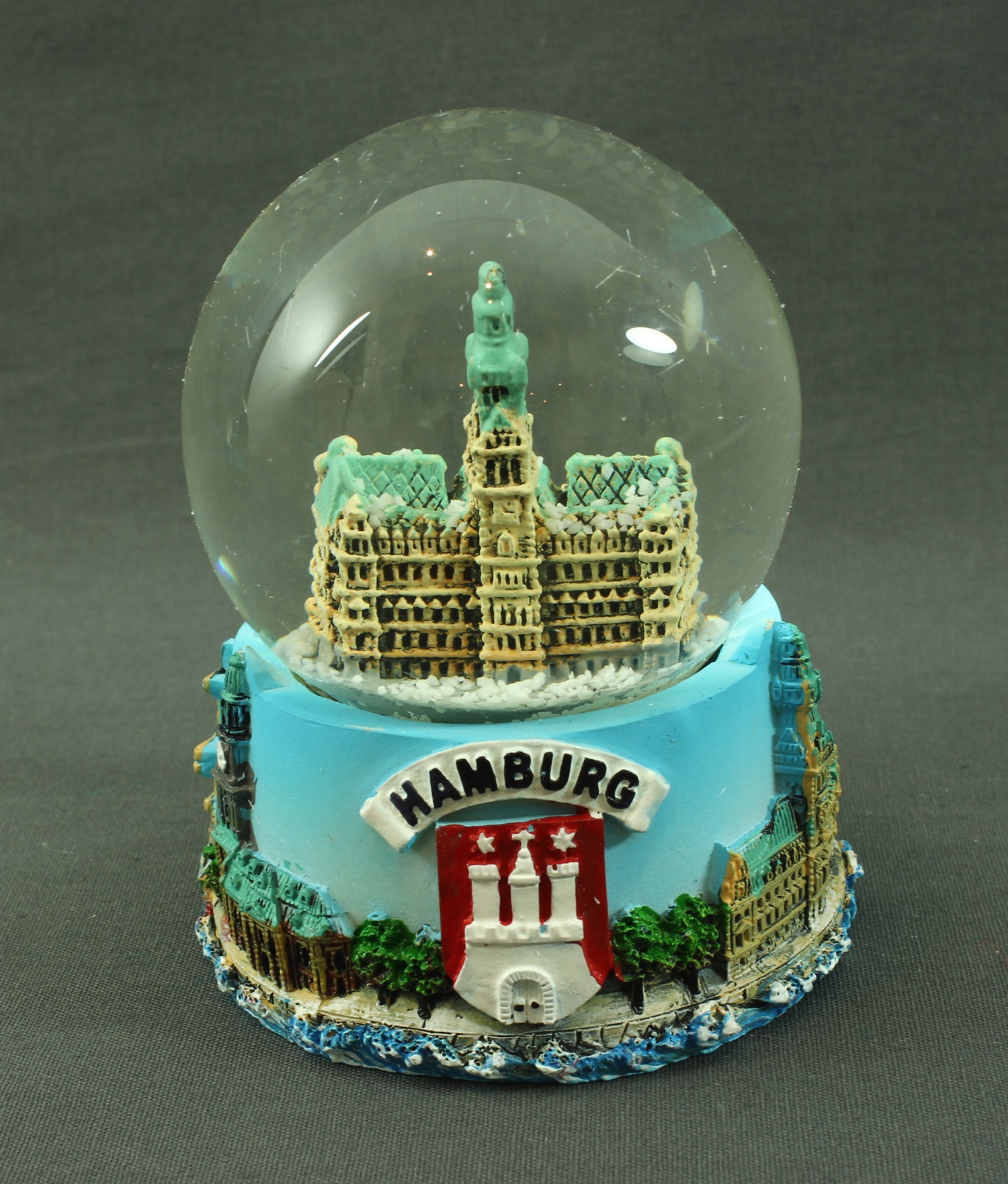 schneekugel-hamburg-rathaus-v Schneekugel mit Hamburg Rathaus Schüttelkugel Glitzerkugel Andenken