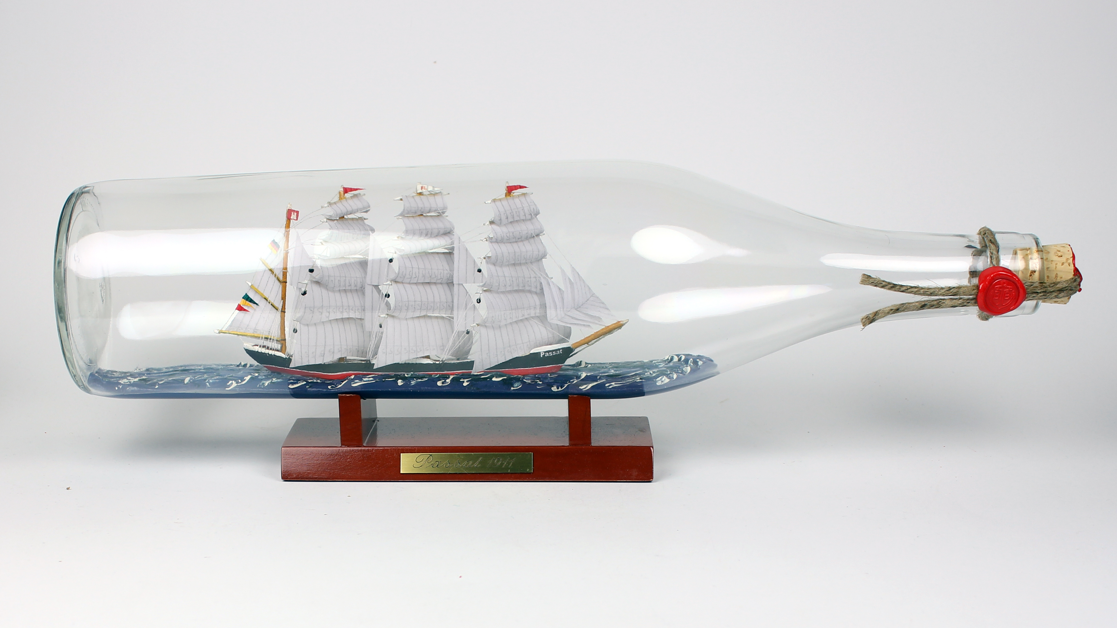 Passat-3Liter Passat 3 Liter runde Asbach - Flasche Buddelschiff Flaschenschiff