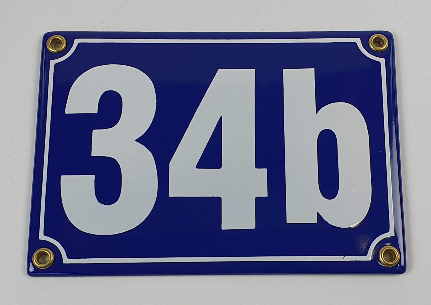 schild-34b Hausnummernschild 34b blau Blockschrift 17x12 cm Emailleschild