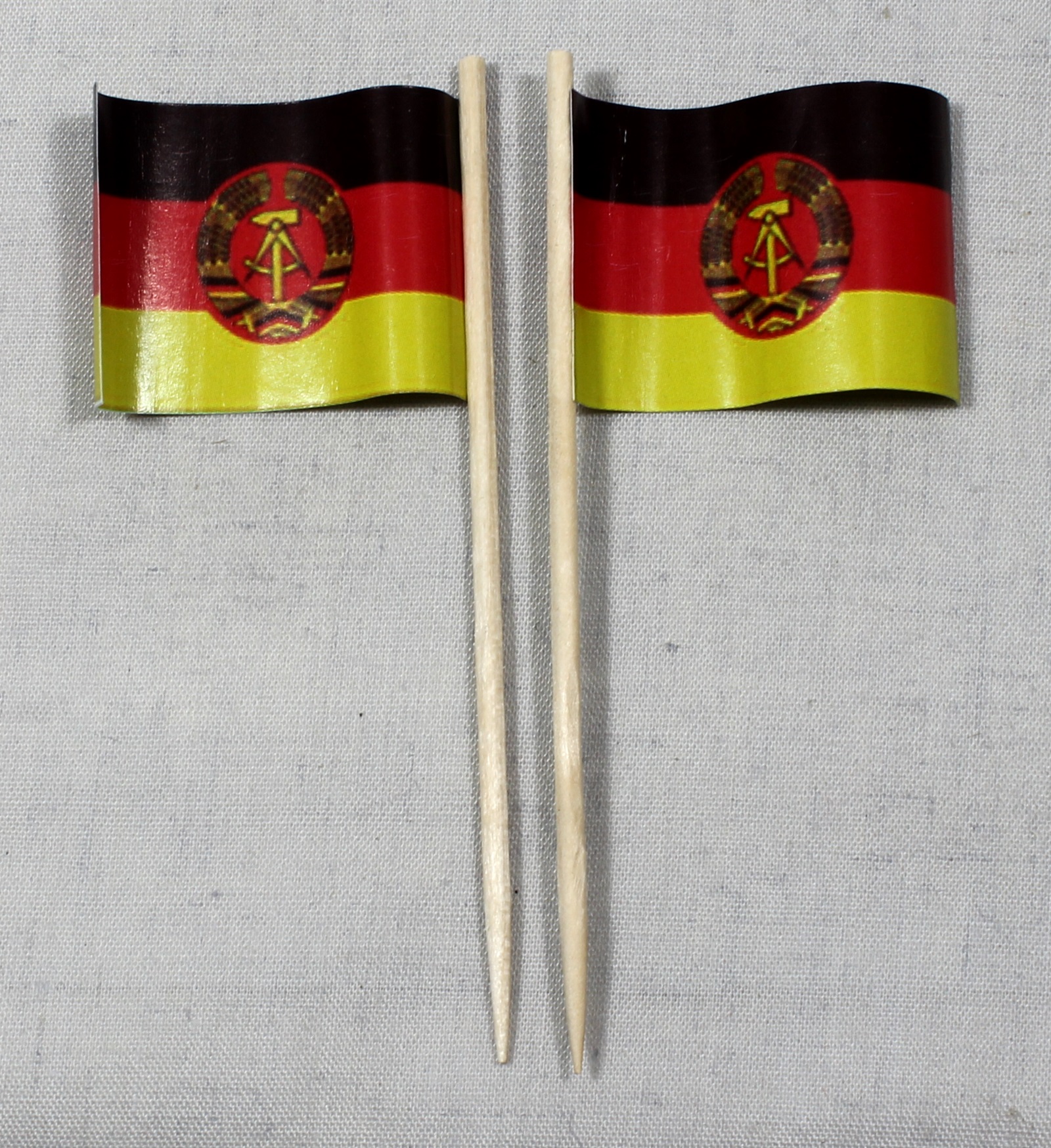 Party-Picker Flagge DDR Ostalgie Papierfähnchen in Spitzenqualität 50 Stück Beutel