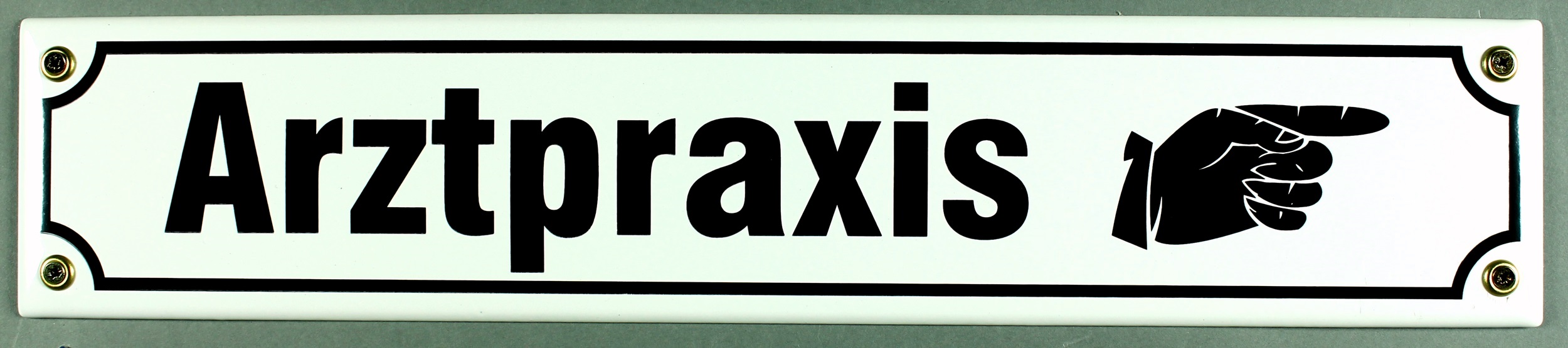 strassenschild-arztpraxis-rechts
