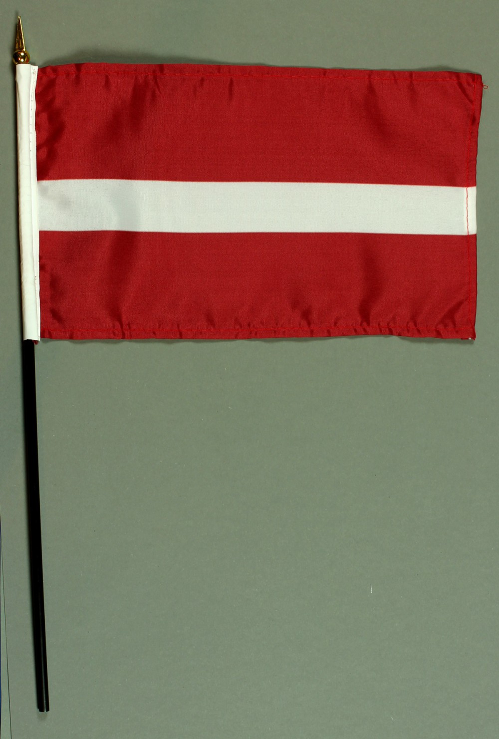 Tischflagge Lettland 15x25 cm BASIC optional mit Tischflaggenständer