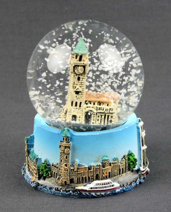 1489schneekugel-hamburg-landungsbruecken-h